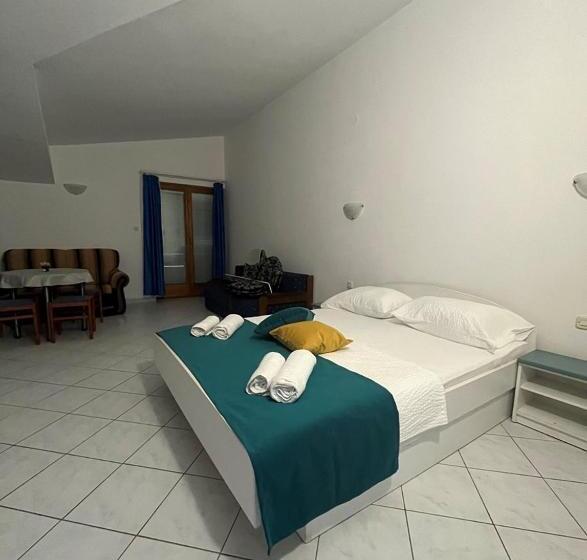 آپارتمان 1 خوابه با بالکن, Villa Bianca With Private Beach And Parking