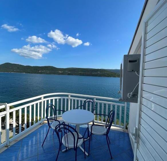 آپارتمان 1 خوابه با بالکن, Villa Bianca With Private Beach And Parking