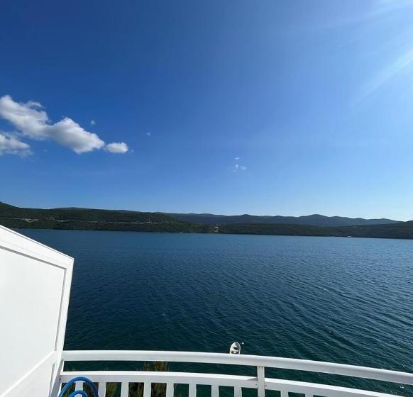 آپارتمان 1 خوابه با چشمانداز دریا, Villa Bianca With Private Beach And Parking