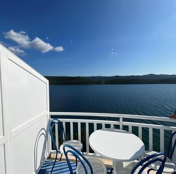 آپارتمان 1 خوابه با چشمانداز دریا, Villa Bianca With Private Beach And Parking