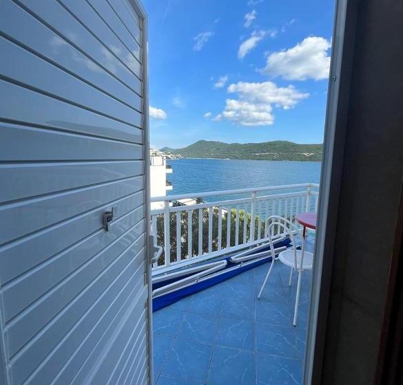 استودیو استاندارد با بالکن, Villa Bianca With Private Beach And Parking