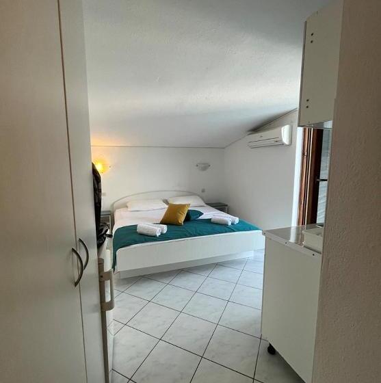 استودیو استاندارد با بالکن, Villa Bianca With Private Beach And Parking