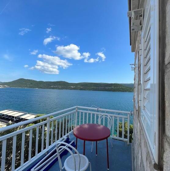 استودیو استاندارد با بالکن, Villa Bianca With Private Beach And Parking