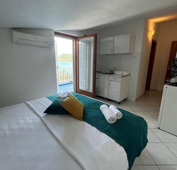 استودیو استاندارد با بالکن, Villa Bianca With Private Beach And Parking