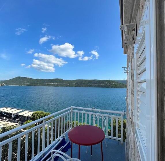 استودیو استاندارد با بالکن, Villa Bianca With Private Beach And Parking