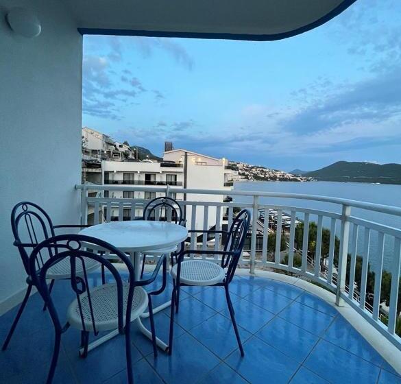 استودیوی استاندارد با چشمانداز دریا, Villa Bianca With Private Beach And Parking