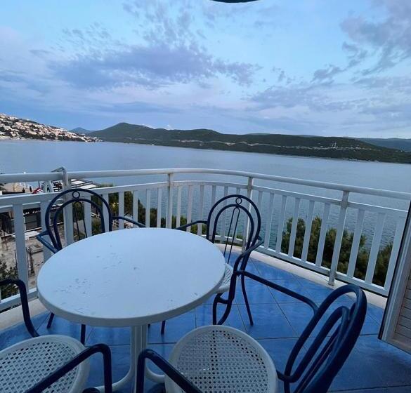 استودیوی استاندارد با چشمانداز دریا, Villa Bianca With Private Beach And Parking