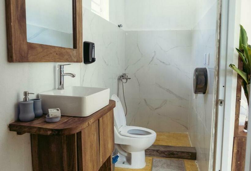 اتاق استاندارد سه نفره, Parador El Ermitaño