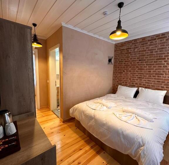 اتاق استاندارد, Lovely History