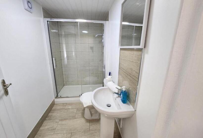 חדר סטנדרט, Solihull Shared House
