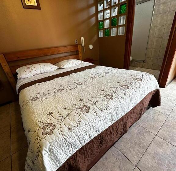 اتاق لوکس, Residencial Colonial