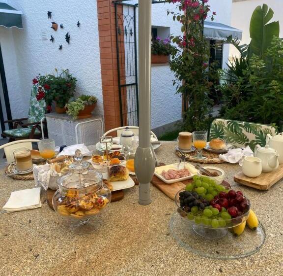 اتاق لوکس, Flowers & Faces Guesthouse