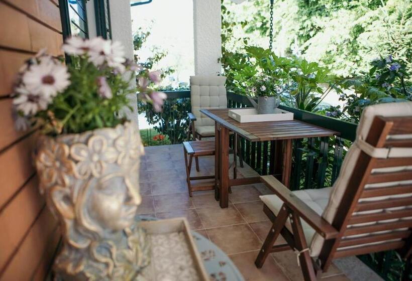 اتاق لوکس, Flowers & Faces Guesthouse