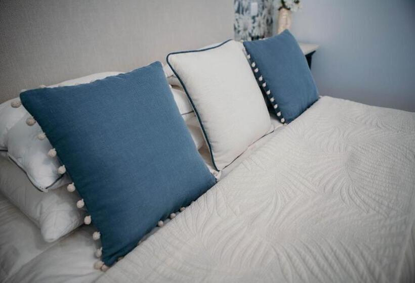 اتاق لوکس, Flowers & Faces Guesthouse