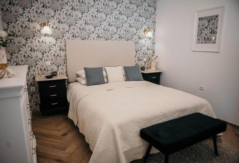 اتاق لوکس, Flowers & Faces Guesthouse