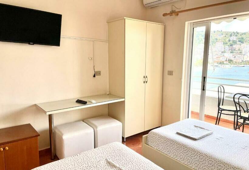 Triple Room Sea View, Classic Rooms