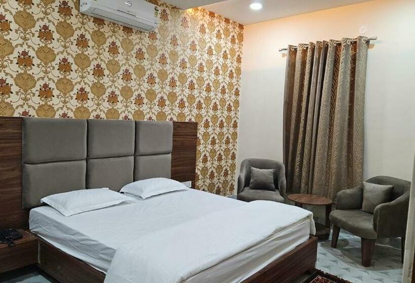 带大床的高级房间, Nest