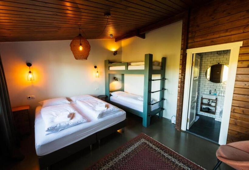 اتاق خانوادگی با چشم‌انداز باغ, Hótel Goðafoss Fosshóll