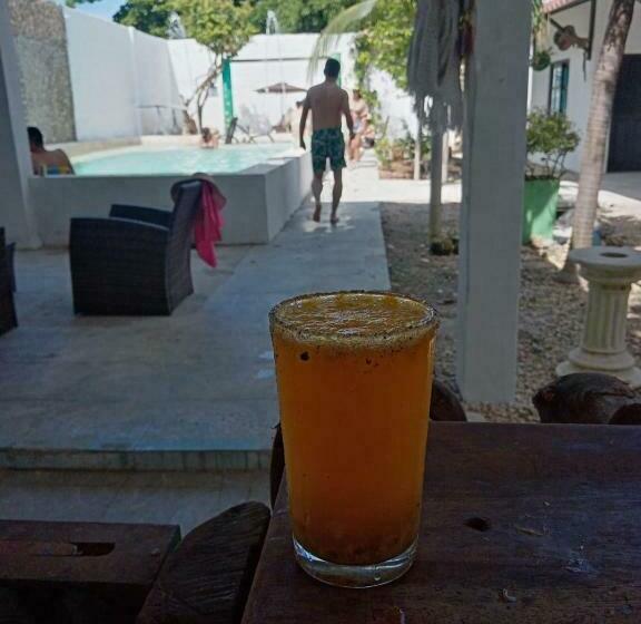 Номер Стандарт Трехместный, Room In Lodge   Tr A5d Hostel Room Near Castillo San Felipe With Pool And Wifi