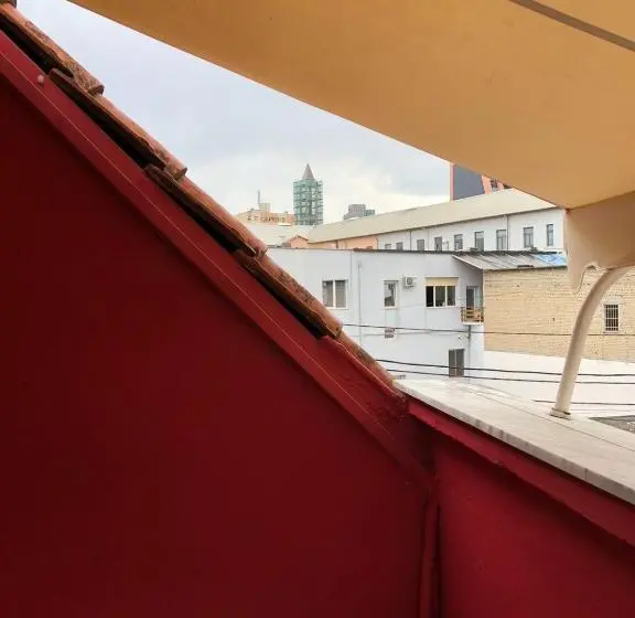 اتاق استاندارد, Red Goat Hostel