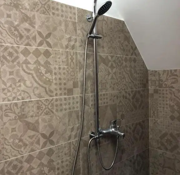 اتاق استاندارد, Red Goat Hostel