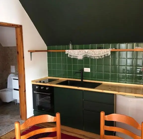 اتاق استاندارد, Red Goat Hostel