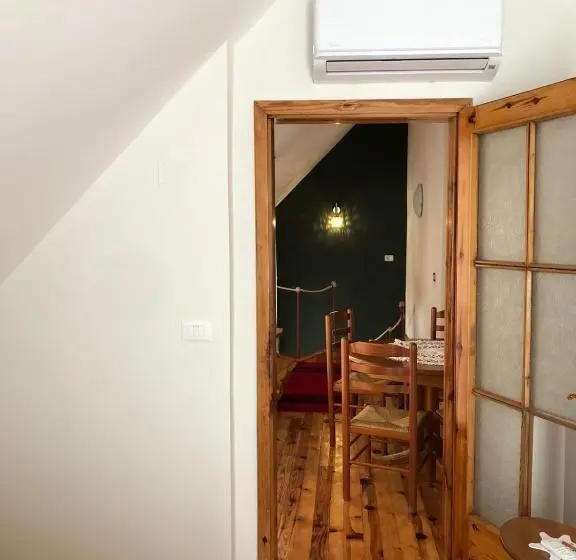 اتاق استاندارد, Red Goat Hostel