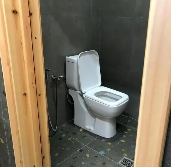 اتاق اکونومی, Red Goat Hostel