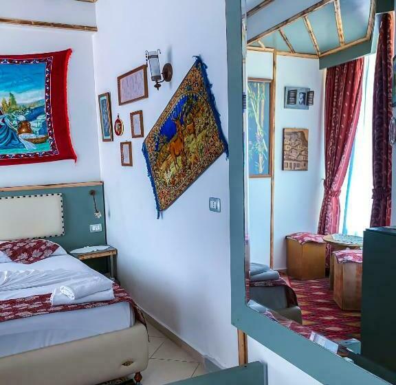 غرفة قياسية مزوَّدة بشُرفة, Oda`s Room