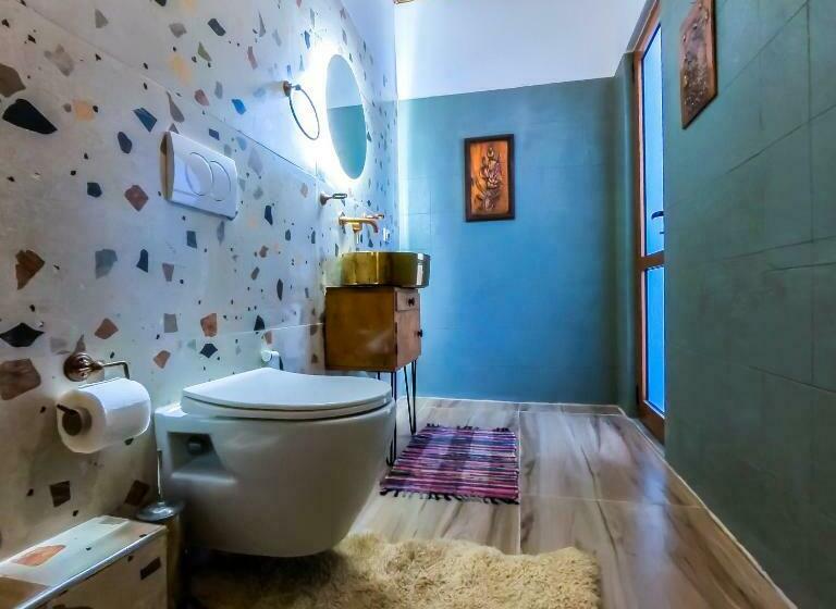 غرفة قياسية رباعية مزودة بشُرفة, Oda`s Room