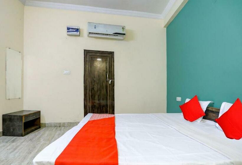 トリプルクラシックルーム, Oyo Flagship 81328  Panjabi