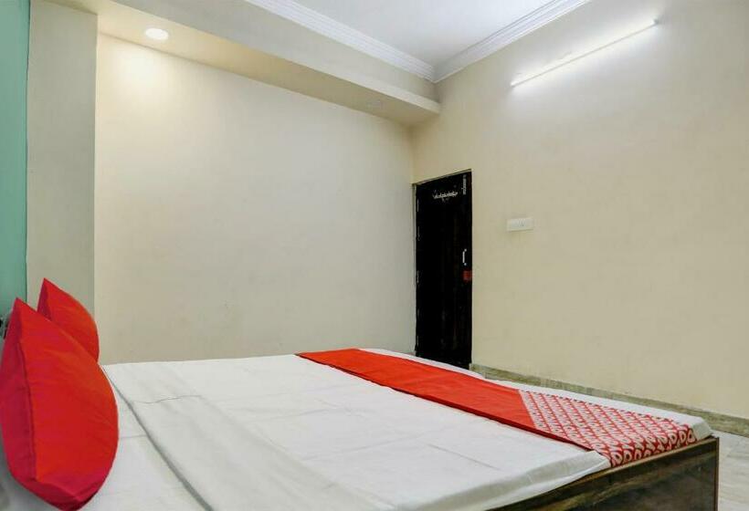 トリプルクラシックルーム, Oyo Flagship 81328  Panjabi