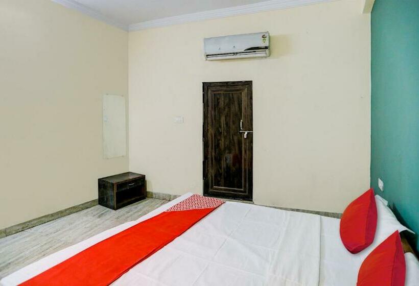 トリプルクラシックルーム, Oyo Flagship 81328  Panjabi