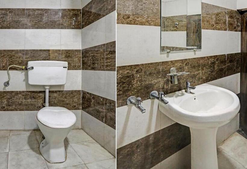 トリプルクラシックルーム, Oyo Flagship 81328  Panjabi