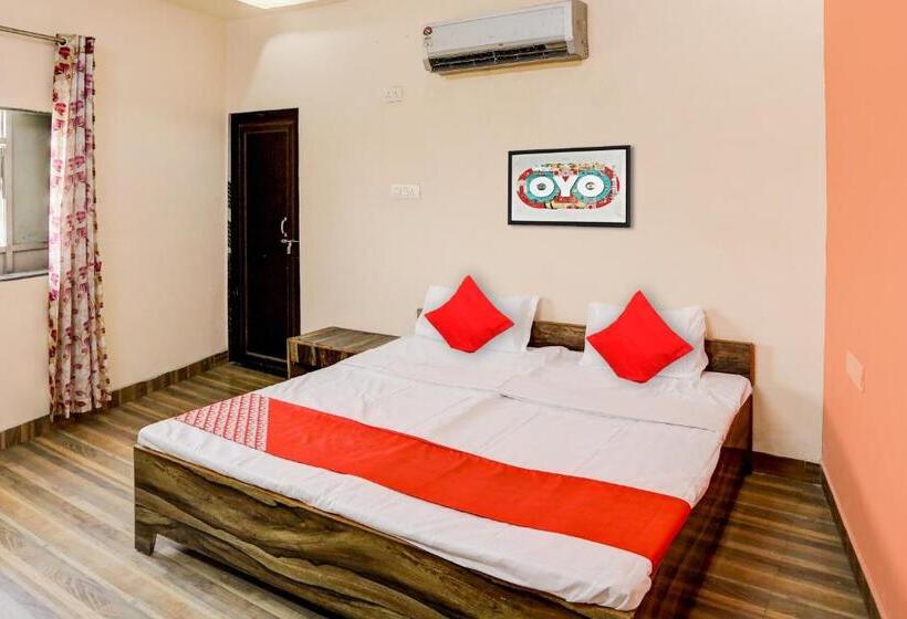 トリプルクラシックルーム, Oyo Flagship 81328  Panjabi