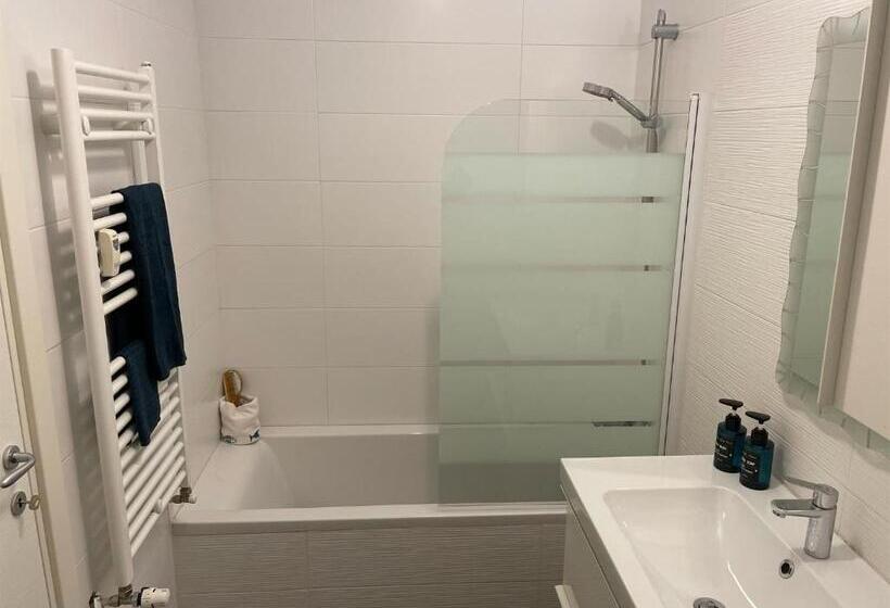 اتاق استاندارد, Silvia & Simone S House