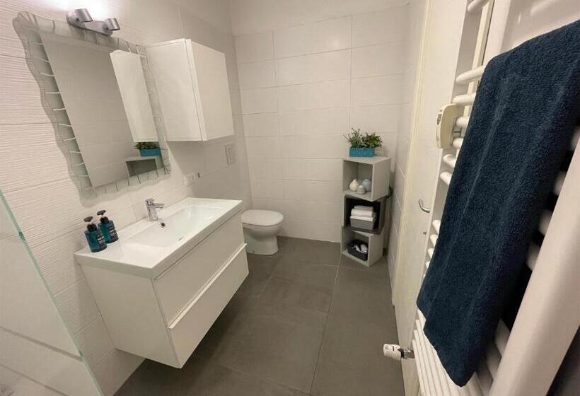 标准间, Silvia & Simone S House