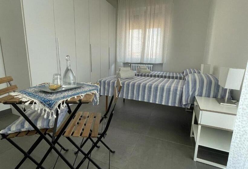 带共用浴室的标准房间, Silvia & Simone S House