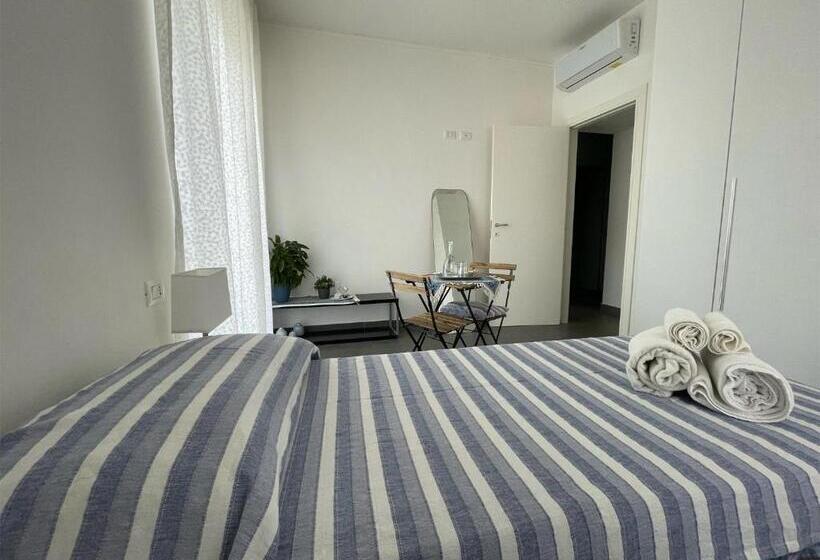 带共用浴室的标准房间, Silvia & Simone S House