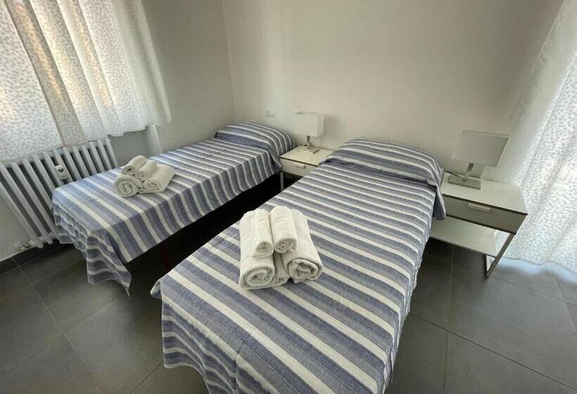 带共用浴室的标准房间, Silvia & Simone S House