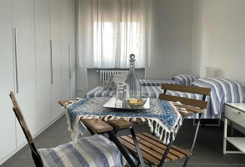 اتاق استاندارد با سرویس بهداشتی مشترک, Silvia & Simone S House