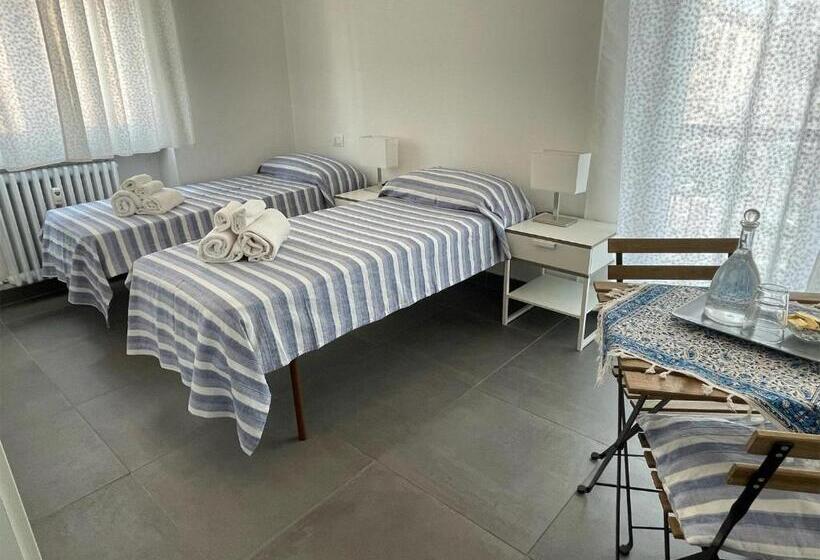 带共用浴室的标准房间, Silvia & Simone S House