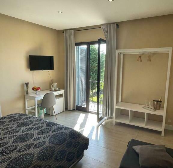 Трехместный Номер Стандарт Вид на Бассейн, Etna Petit Relais