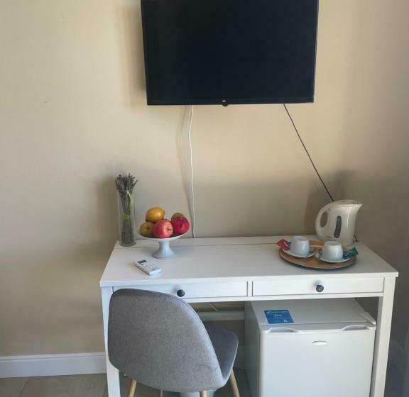 Трехместный Номер Стандарт Вид на Бассейн, Etna Petit Relais