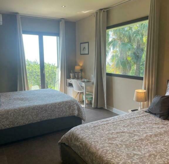 Четырехместный Номер Стандарт Вид на Море, Etna Petit Relais