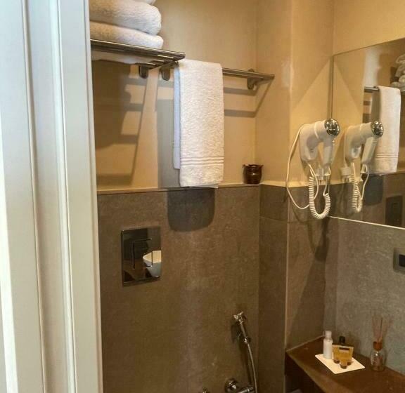 اتاق استاندارد چهار تخته با چشم‌انداز دریا, Etna Petit Relais