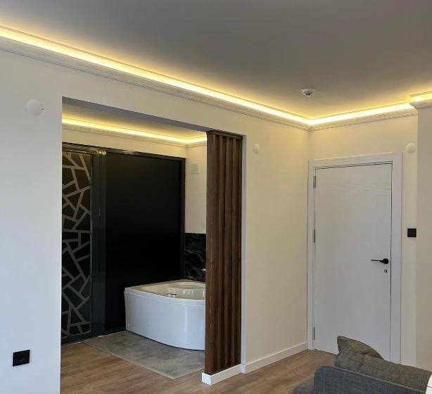 Люкс Кровать Кинг, Golden Life Suite