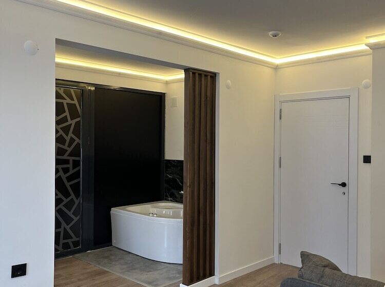 Люкс Вид на Море, Golden Life Suite