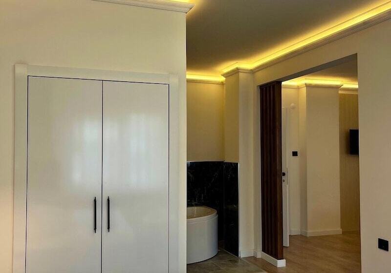 Люкс Вид на Море, Golden Life Suite