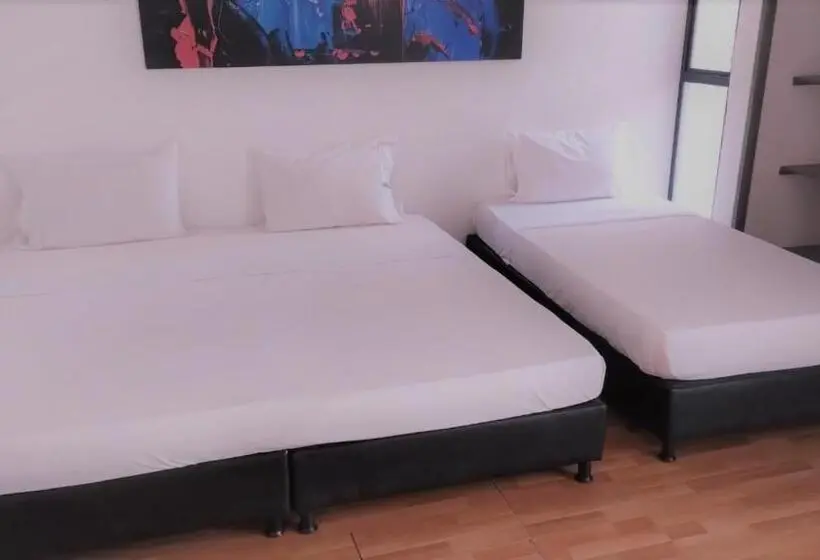Standard Neljän Hengen Huone Parveke, Blh 2